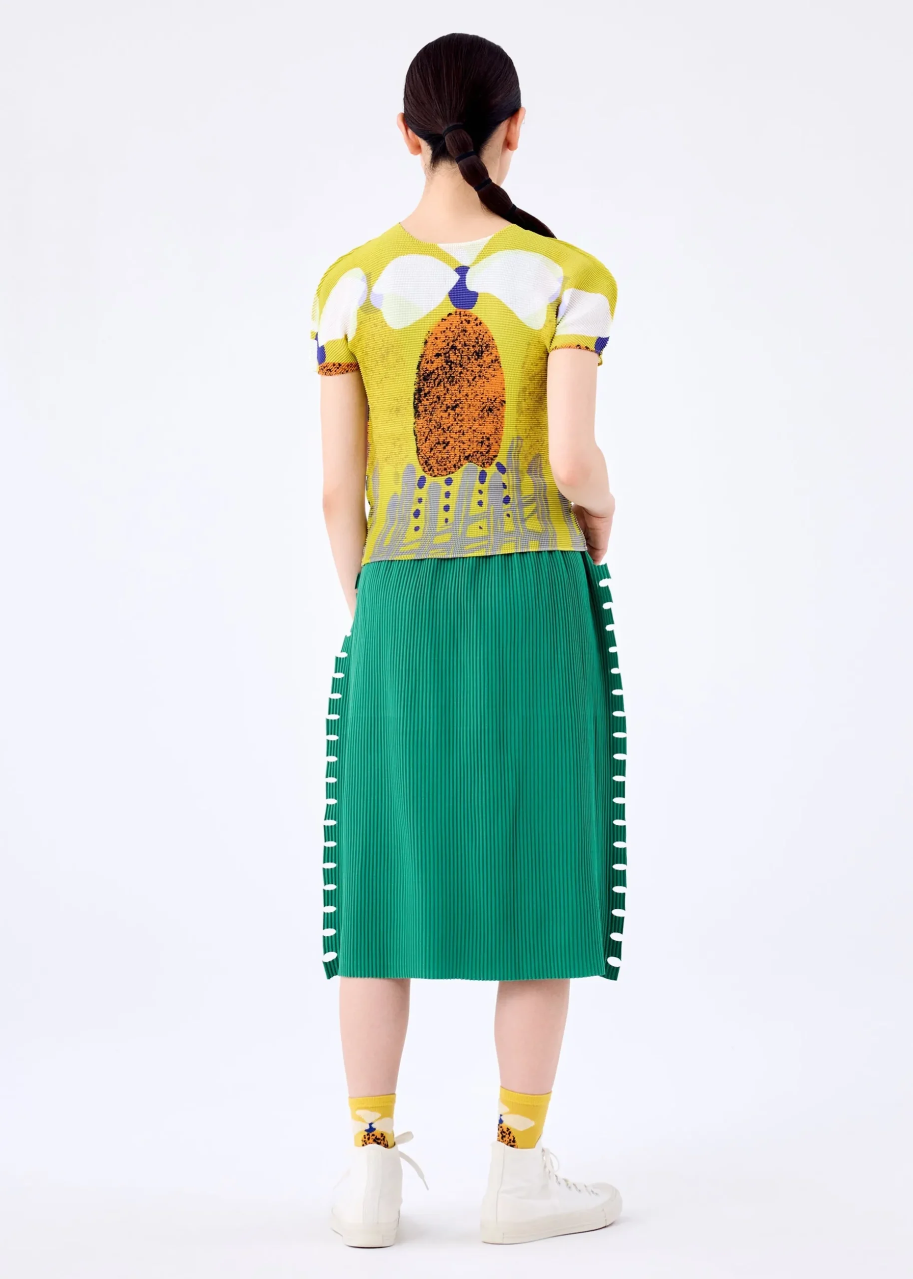 bold_fringe_pleats_5.webp BOLD FRINGE PLEATS