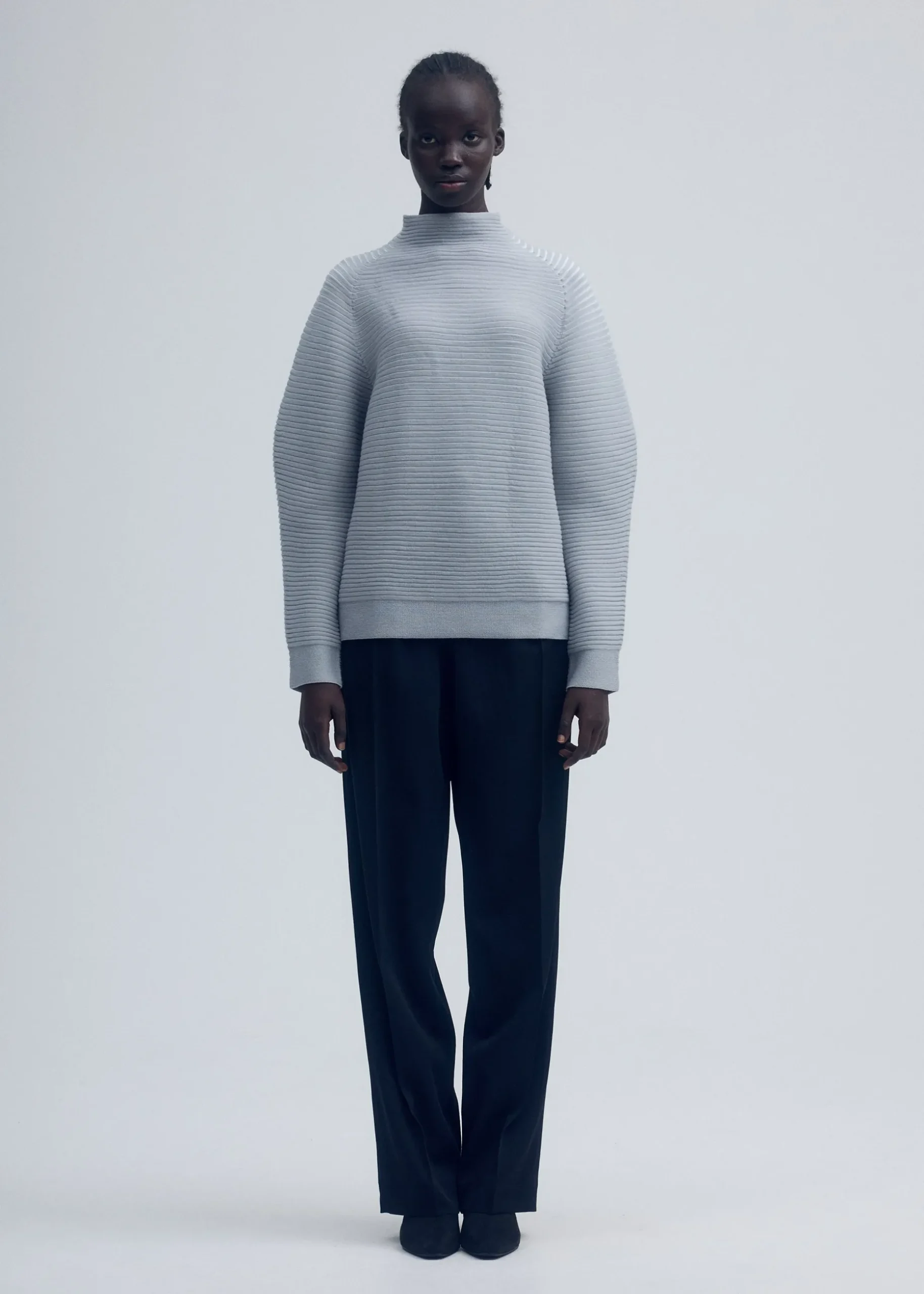 circle_knit_4.webp CIRCLE KNIT