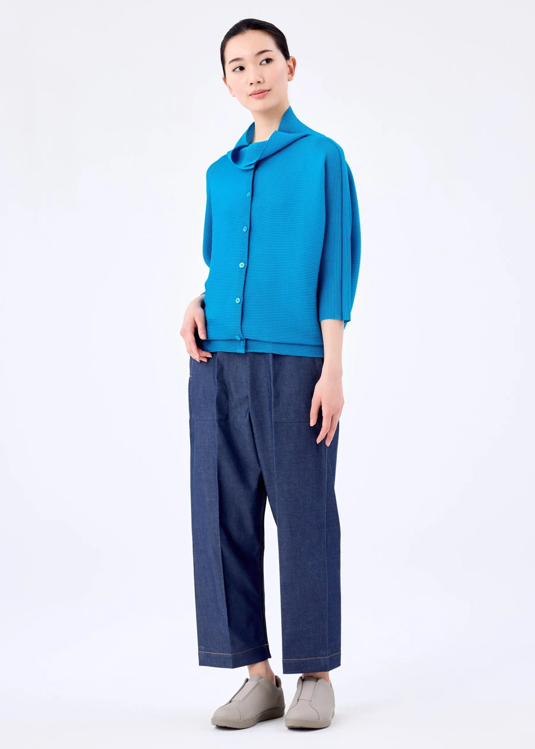 dolman_stretch_pleats__6.webp DOLMAN STRETCH PLEATS 1