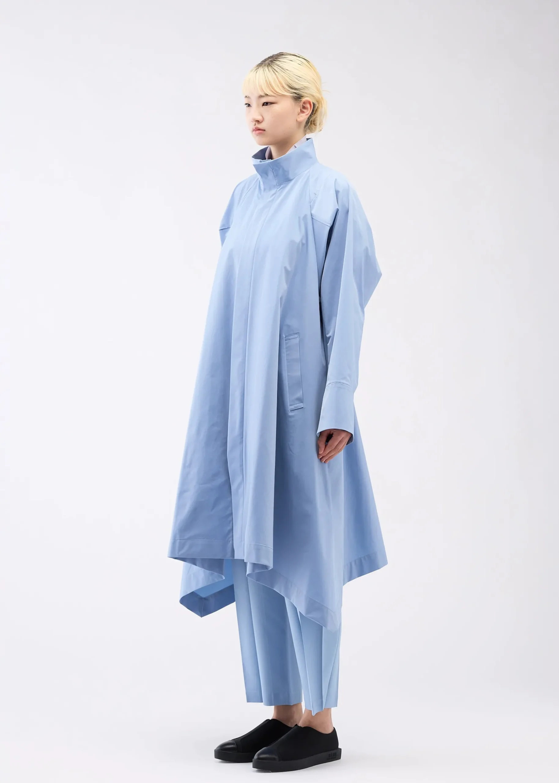 trapezoid_coat_6.webp TRAPEZOID COAT